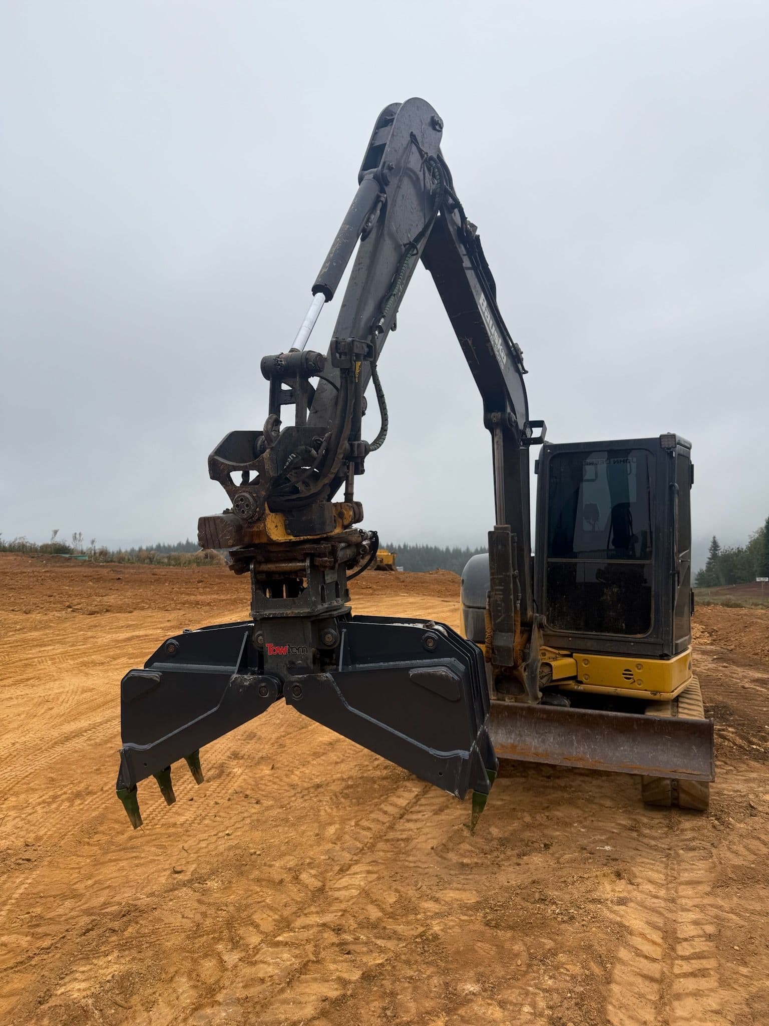 Powerful Excavation with Towtem Grapple Buckets